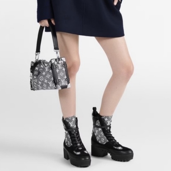 ‼️SOLD‼️Louis Vuitton Lace Up Boots - Picture 3 of 12